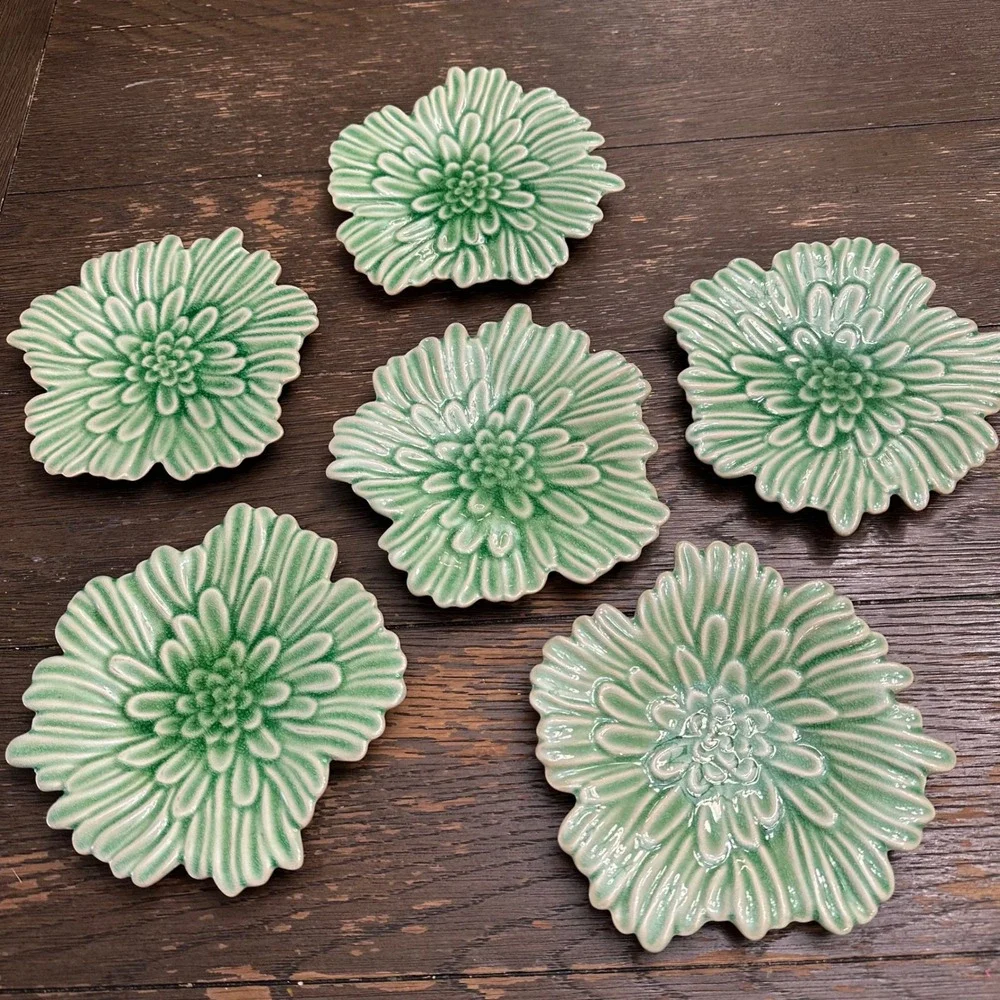 Pottery Barn Chrysanthemum Pillar Candle Plates Accent Decor NEW 6 Piece Set